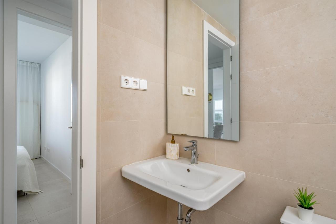 Appartement Middel Views Seaview In El Higueron By Costarentals - Ref 64 *